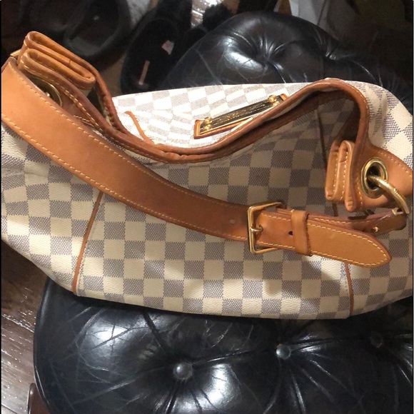 Louis Vuitton Tote - Picture 7 of 8